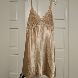 La Vie en Rose nightgown Size M